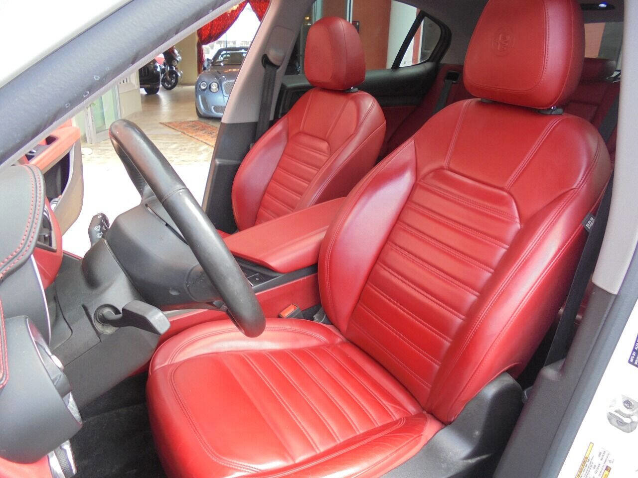 Used 2019 Alfa Romeo Stelvio Ti Lusso w/ Quick Order Package 22X Lusso image 10