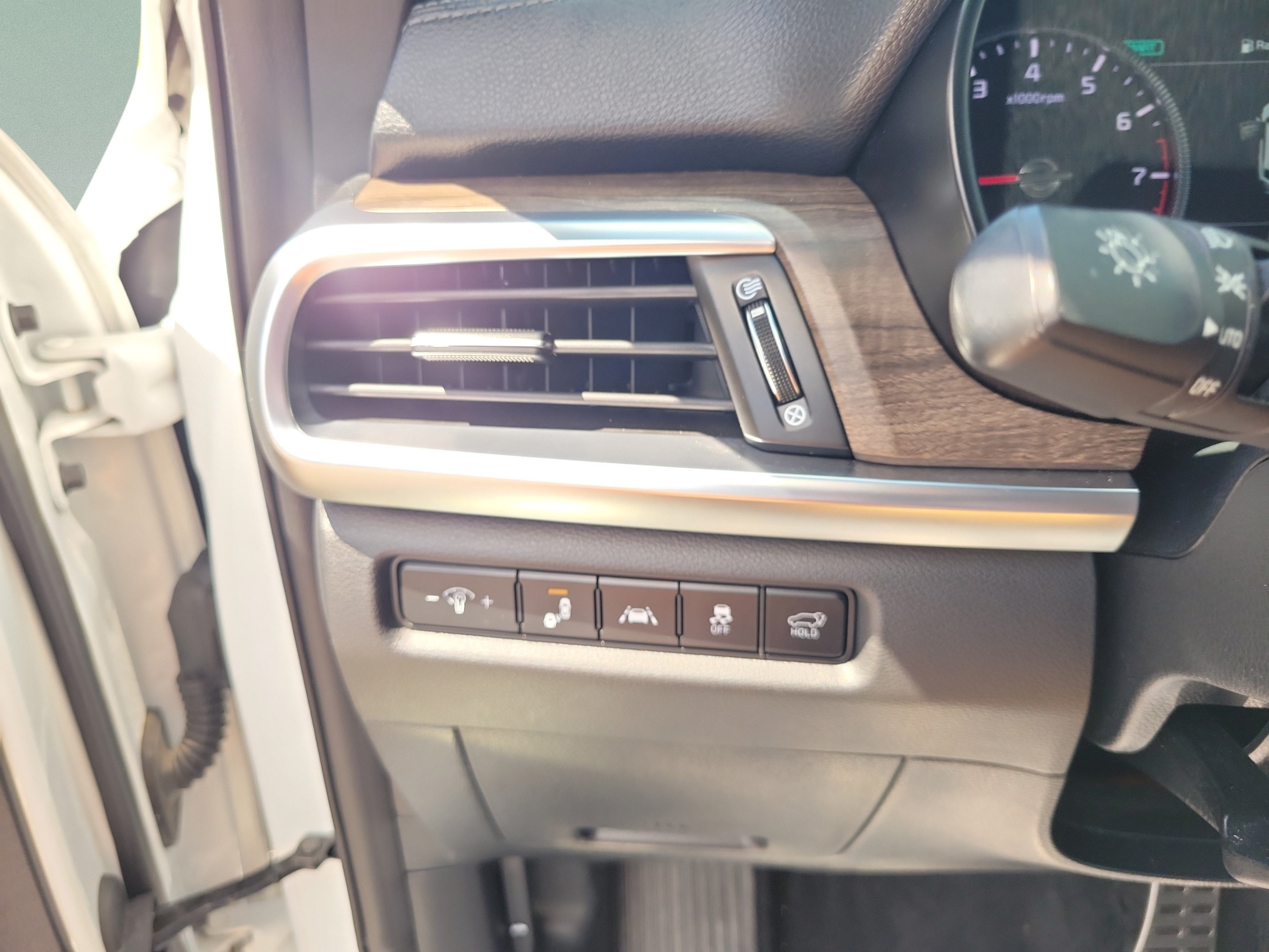 Used 2020 Kia Telluride SX w/ Towing Package FWD image 17