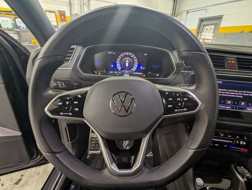 Used 2024 Volkswagen Tiguan SE R-Line image 21