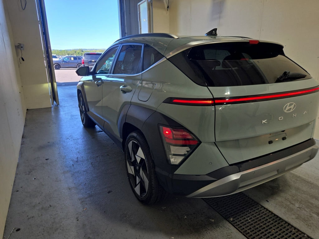 Used 2024 Hyundai Kona Limited FWD image 4