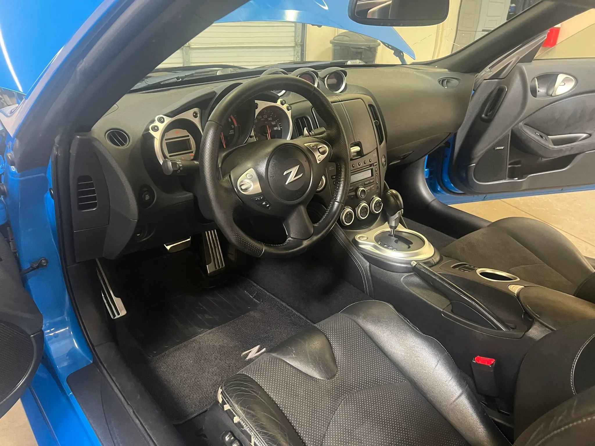 Used 2009 Nissan 370Z Touring image 14