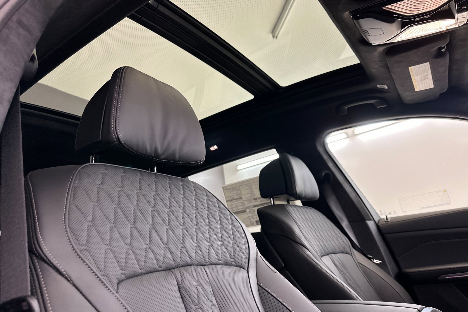 New 2026 BMW X7 M60i image 24