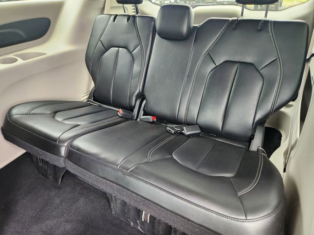 Used 2023 Chrysler Pacifica Touring-L FWD image 31