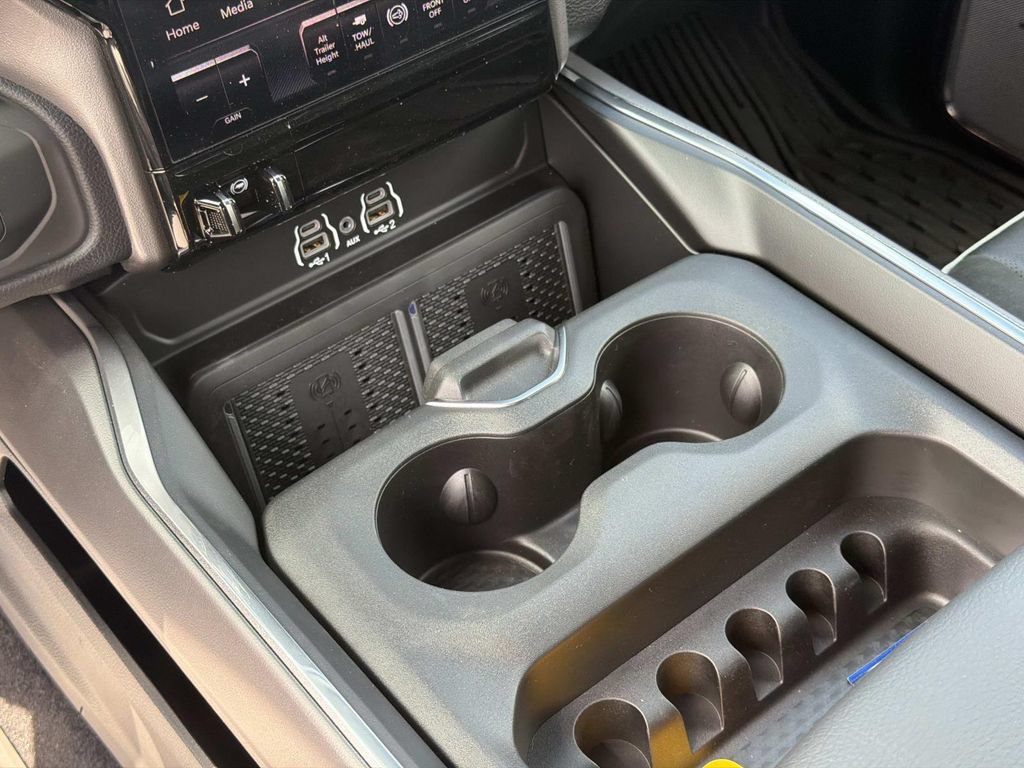 New 2026 RAM 3500 Laramie AWD/4WD image 4