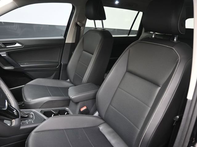 Used 2021 Volkswagen Tiguan SE w/ Panoramic Sunroof Package FWD image 19