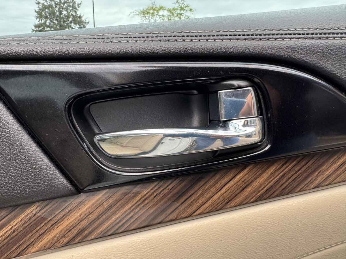 Used 2016 Nissan Maxima Platinum w/ Interior Lighting Package FWD image 40