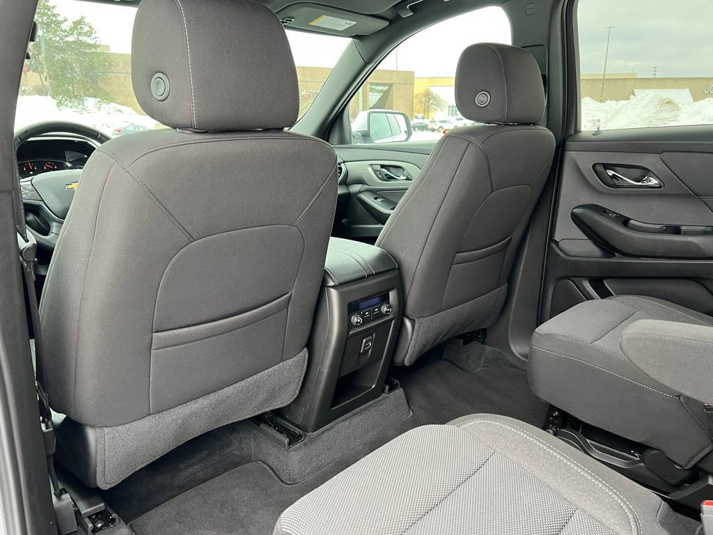 Certified 2023 Chevrolet Traverse LT w/ Rear Camera Mirror Package image 32