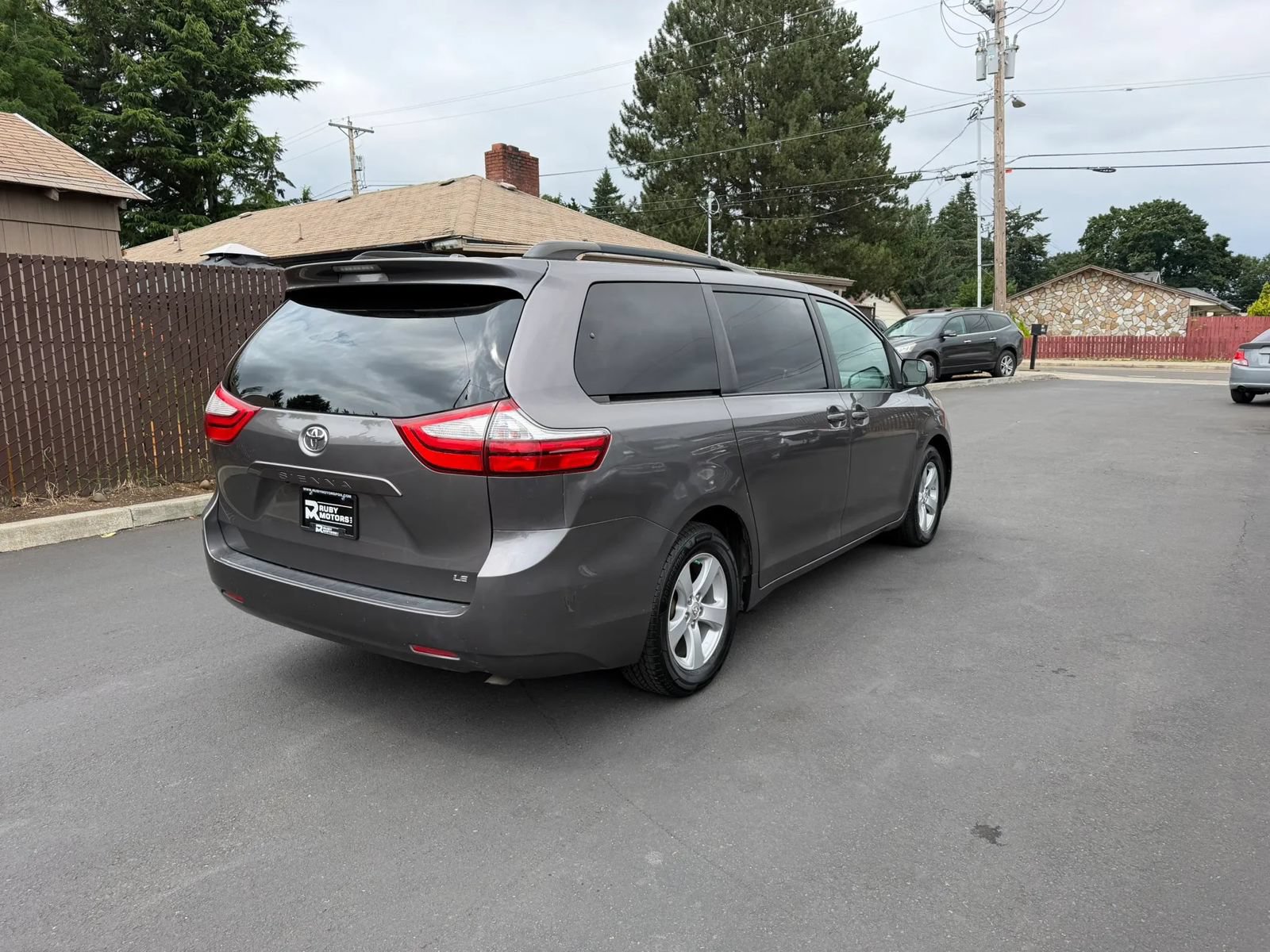 Used 2017 Toyota Sienna LE FWD image 4