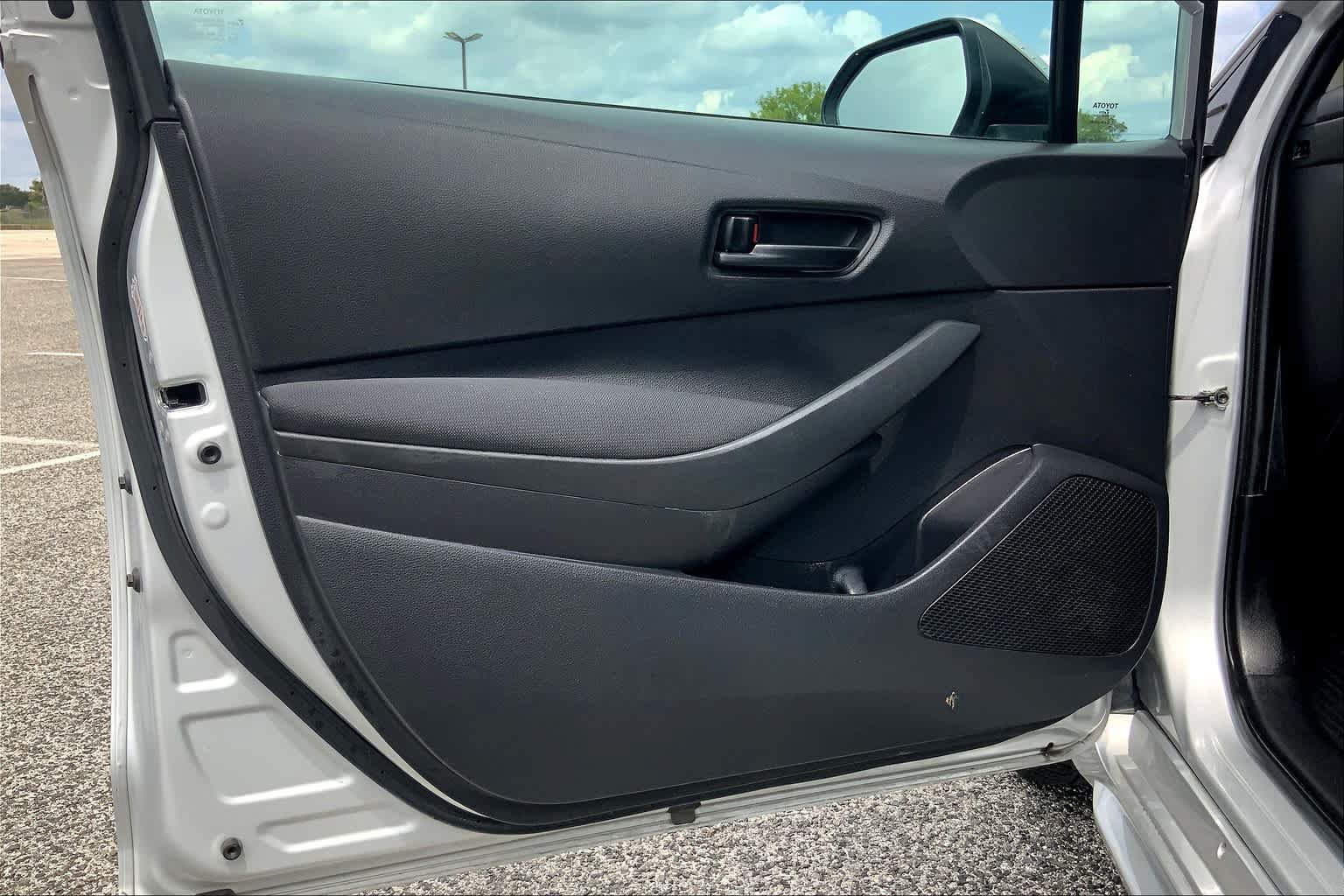 Used 2022 Toyota Corolla LE FWD image 21