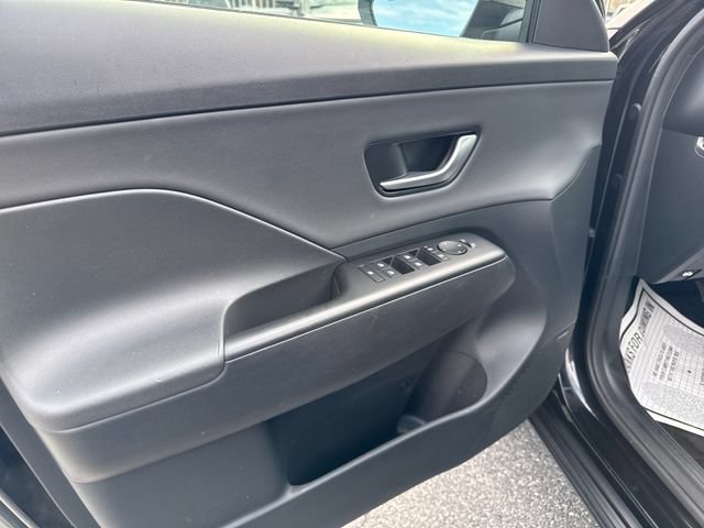 Used 2024 Hyundai Kona Limited FWD image 11