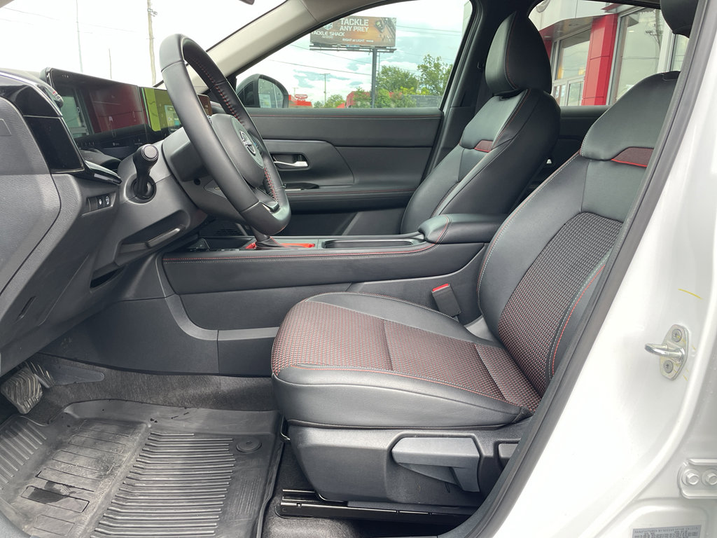 Certified 2025 Nissan Kicks SR image 10