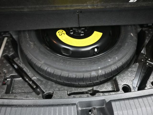 Used 2021 Volkswagen Tiguan SE image 16