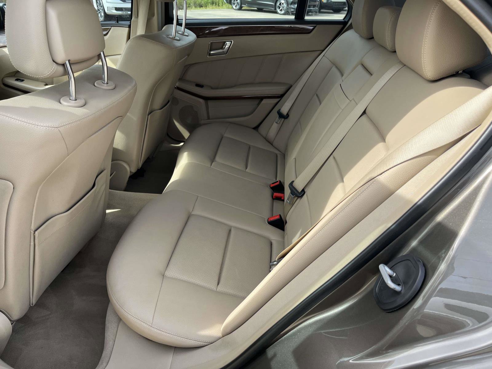 Used 2011 Mercedes-Benz E 350 4MATIC Sedan image 7