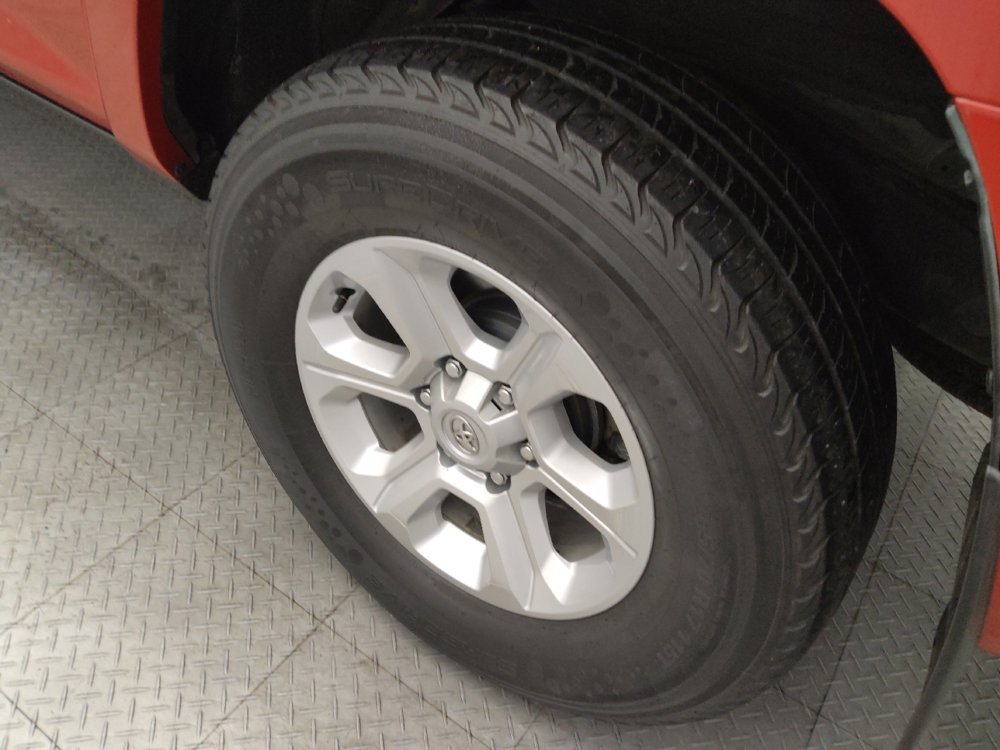 Used 2017 Toyota 4Runner SR5 AWD/4WD image 31