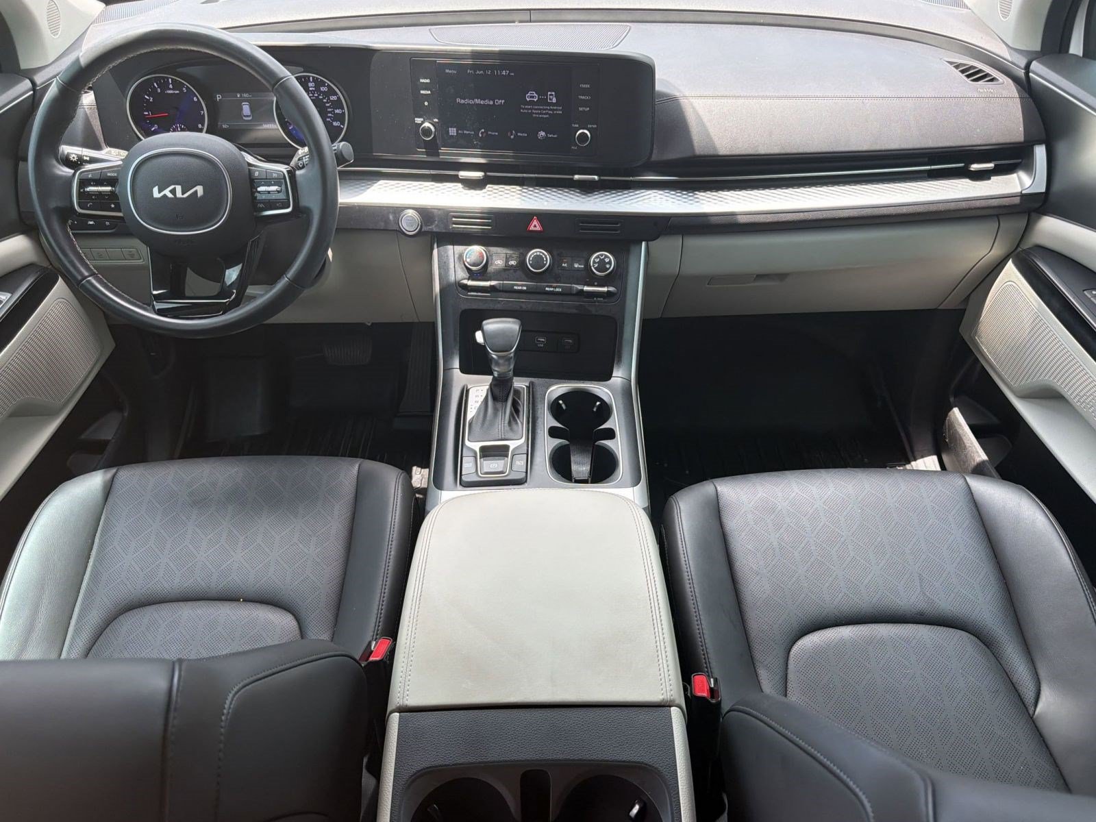 Used 2023 Kia Carnival LX FWD image 15
