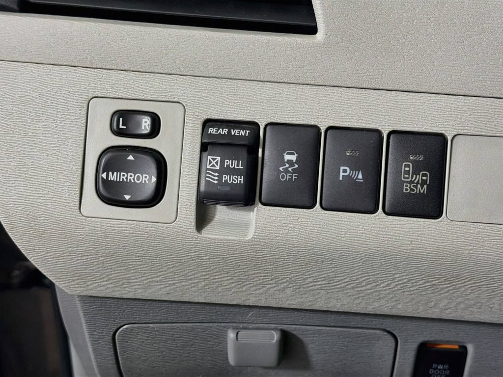Used 2014 Toyota Sienna XLE FWD image 12