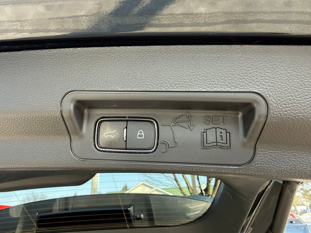 Used 2022 Ford Explorer Limited w/ Limited Technology Package image 33