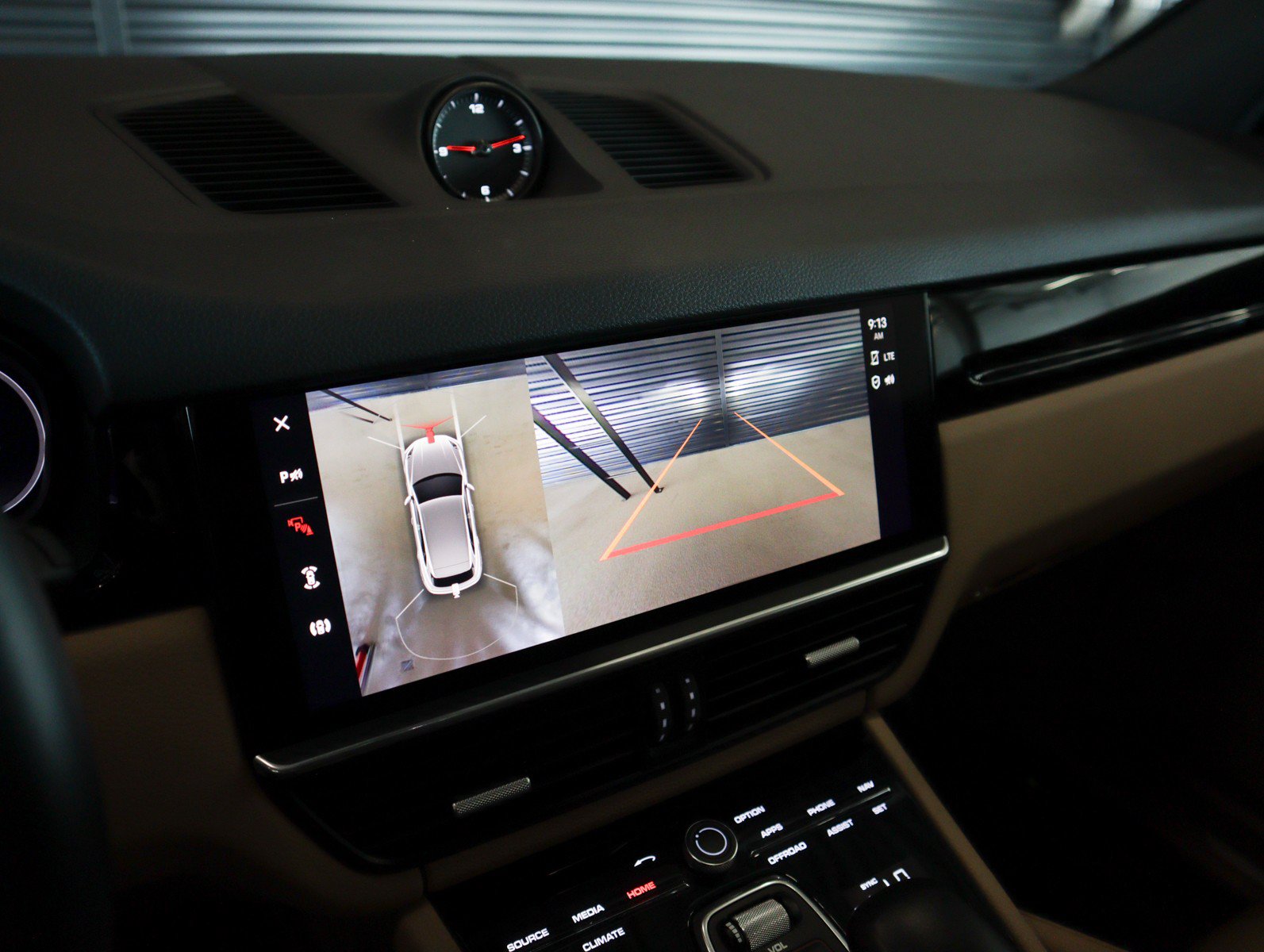 Certified 2023 Porsche Cayenne AWD/4WD image 21