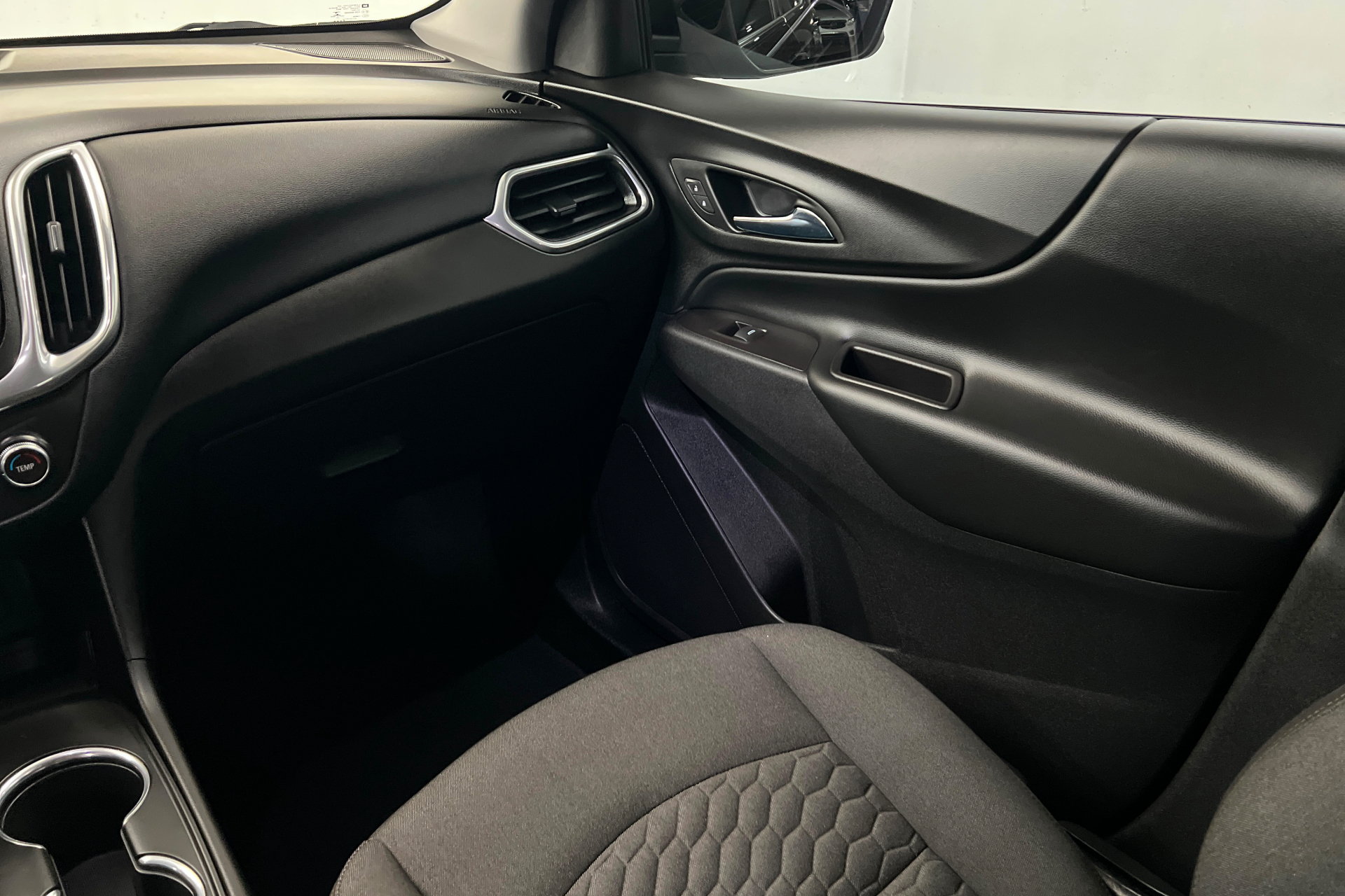 Used 2020 Chevrolet Equinox LT FWD image 11