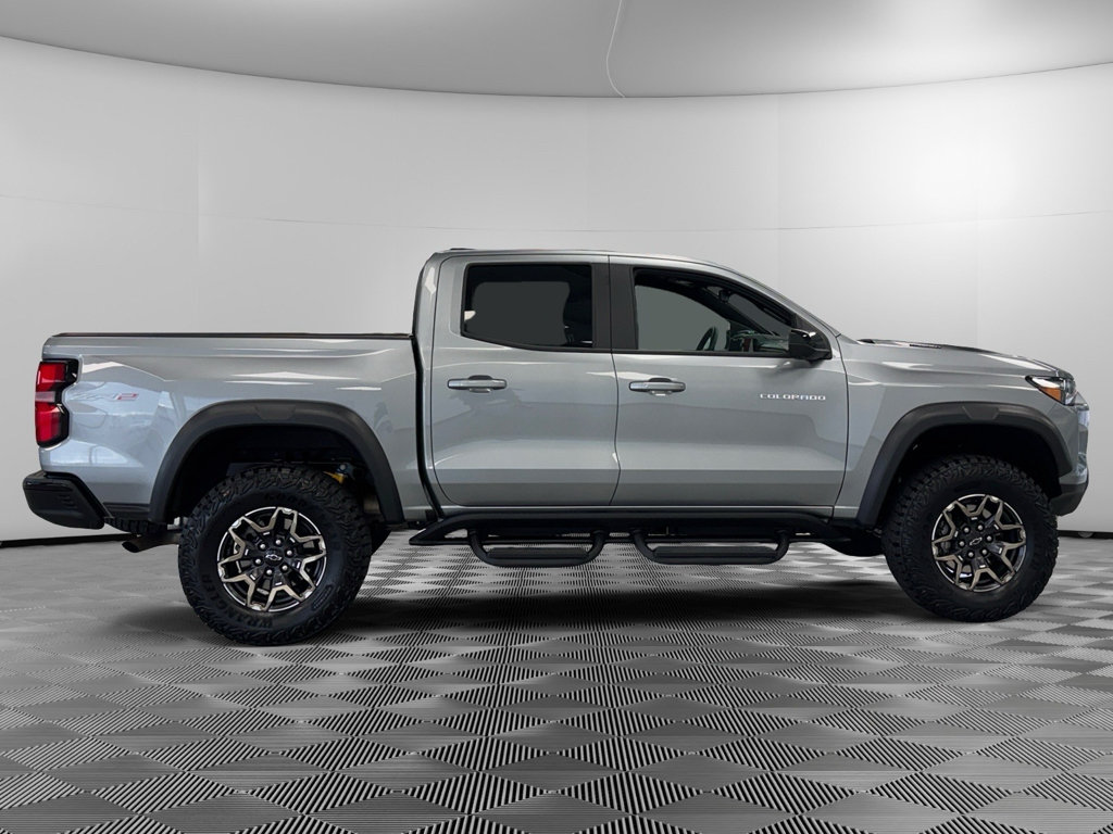 Used 2025 Chevrolet Colorado ZR2 w/ Technology Package AWD/4WD image 9