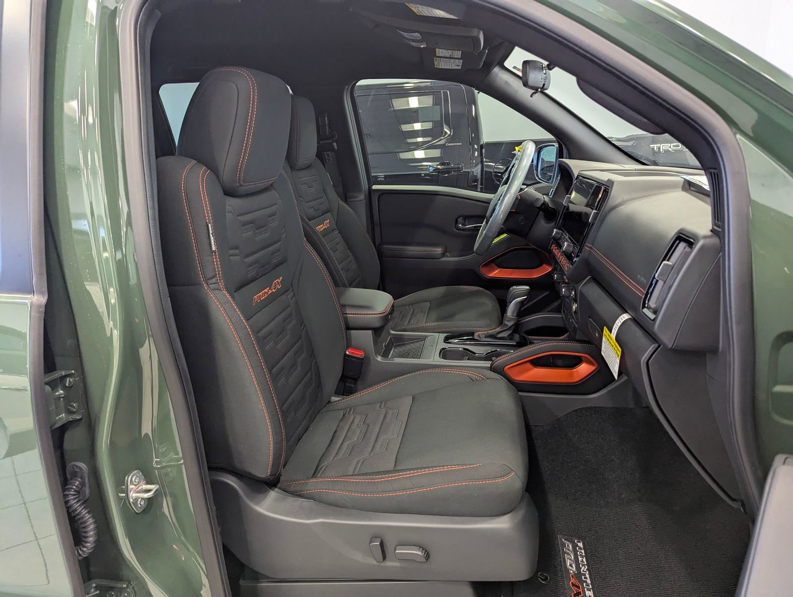 New 2025 Nissan Frontier PRO-4X w/ Pro Convenience Package image 14