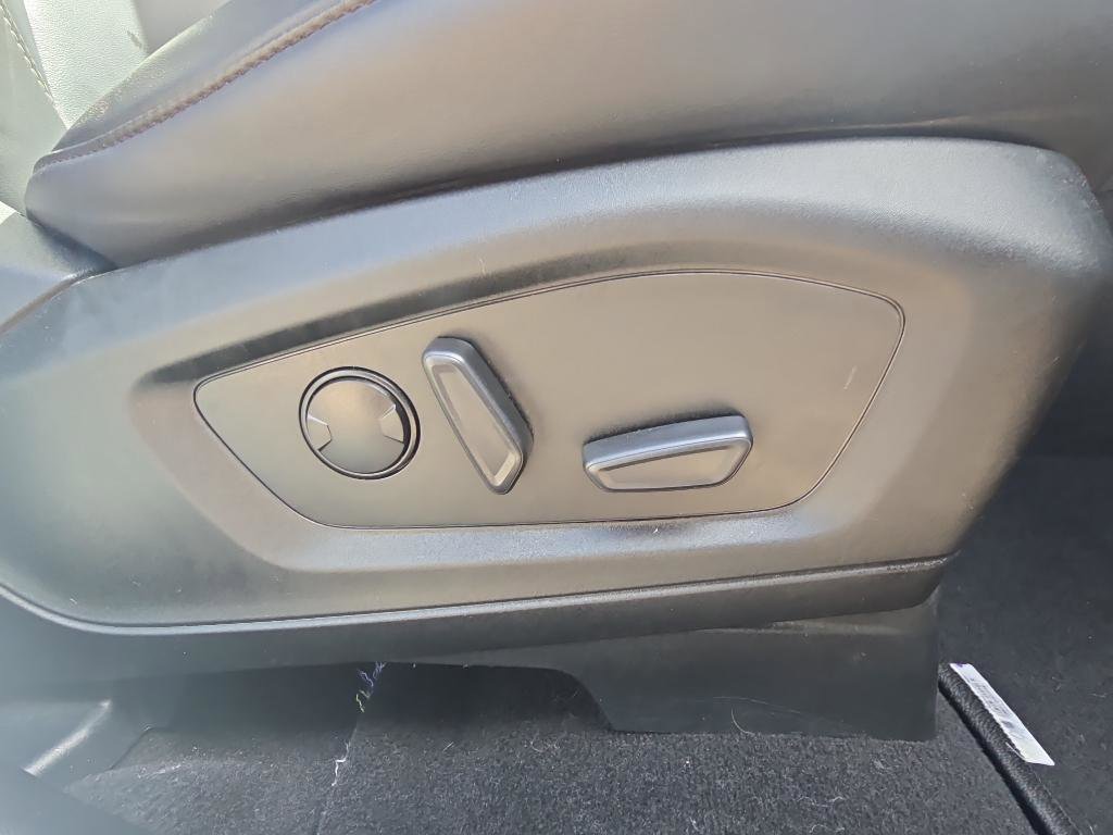 Used 2023 Ford Explorer XLT w/ Equipment Group 202A image 29