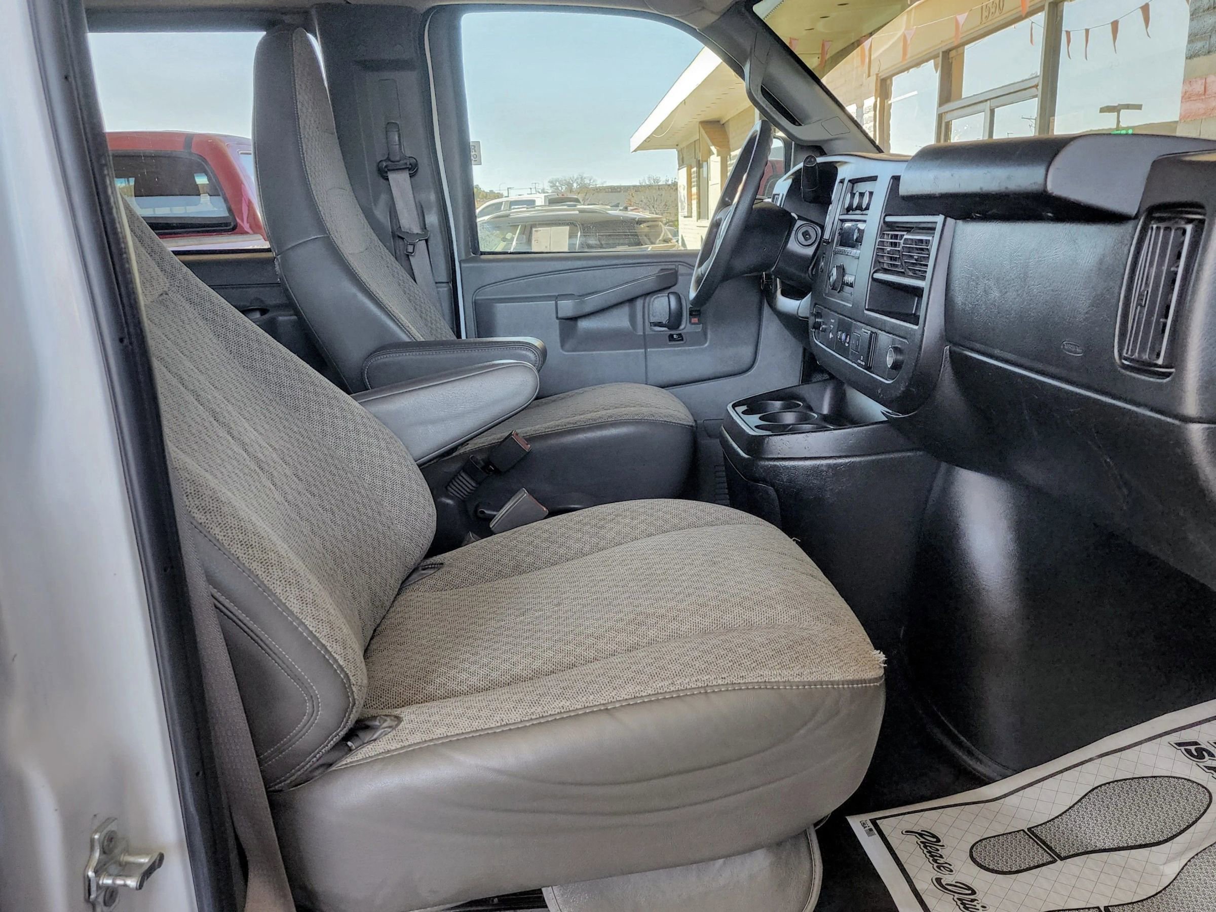 Used 2020 Chevrolet Express 3500 LT w/ LT Preferred Equipment Group RWD image 27