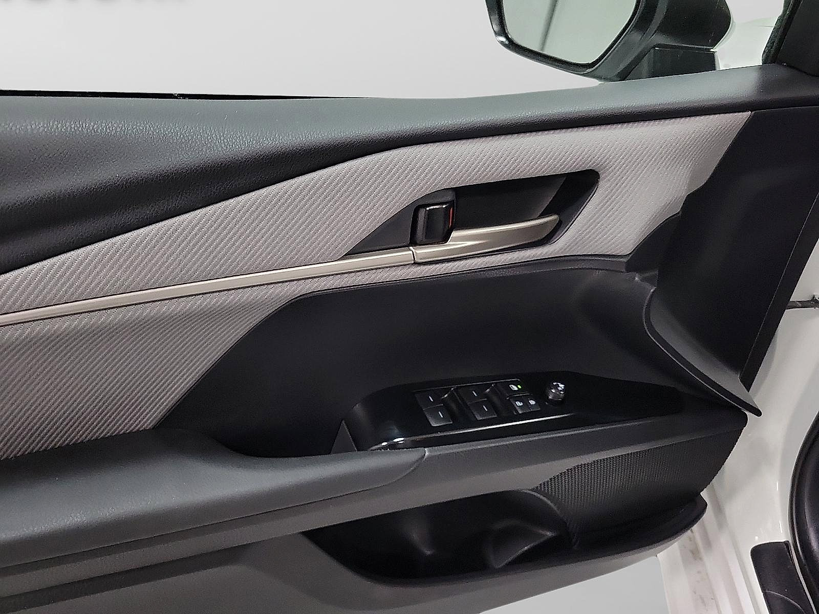 Certified 2025 Toyota Camry SE FWD image 10