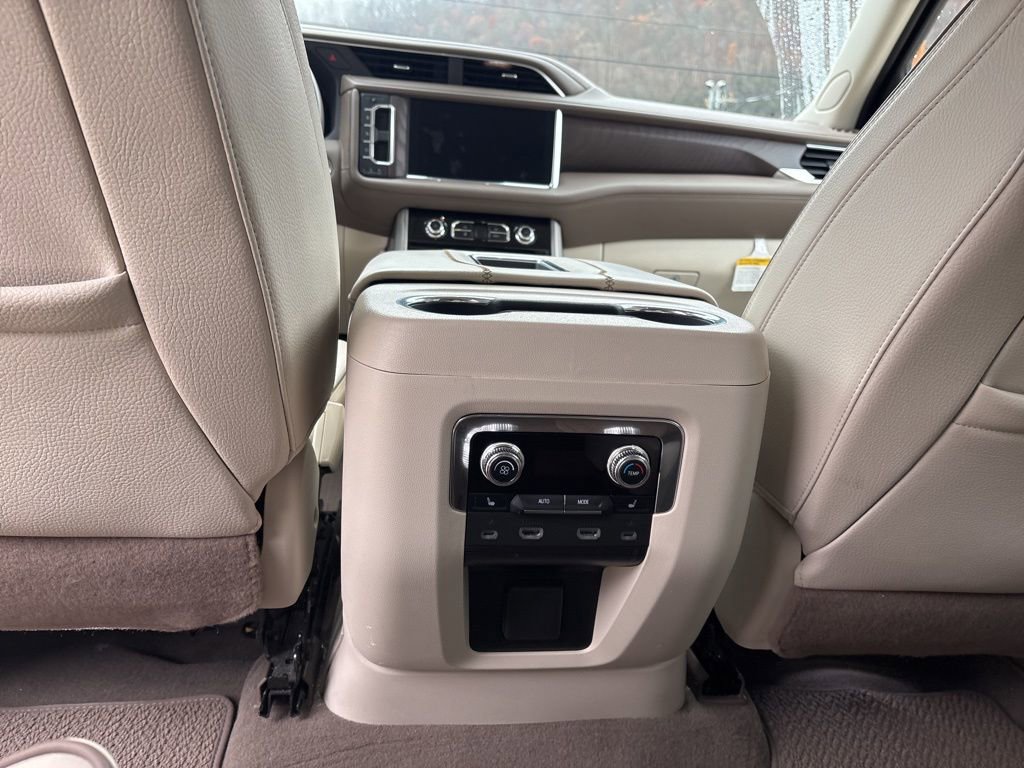 Used 2023 GMC Yukon Denali w/ Denali Reserve Package image 16