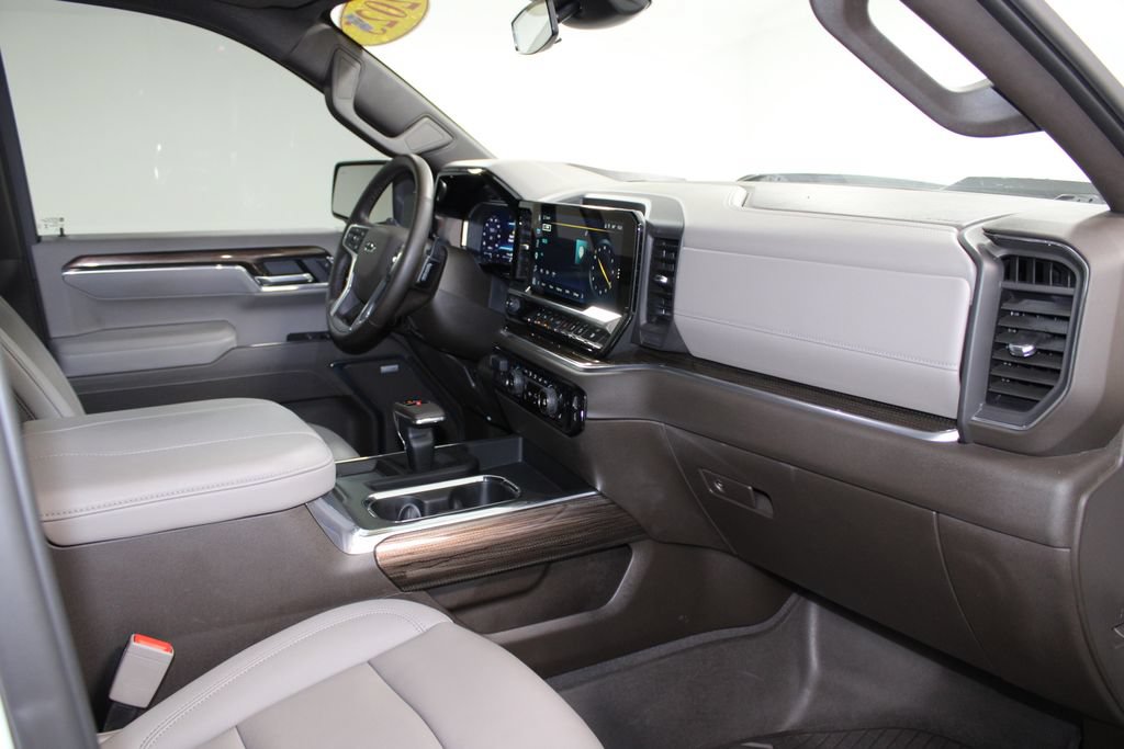Used 2025 Chevrolet Silverado 1500 LT Trail Boss w/ LT Trail Boss Premium Package AWD/4WD image 32
