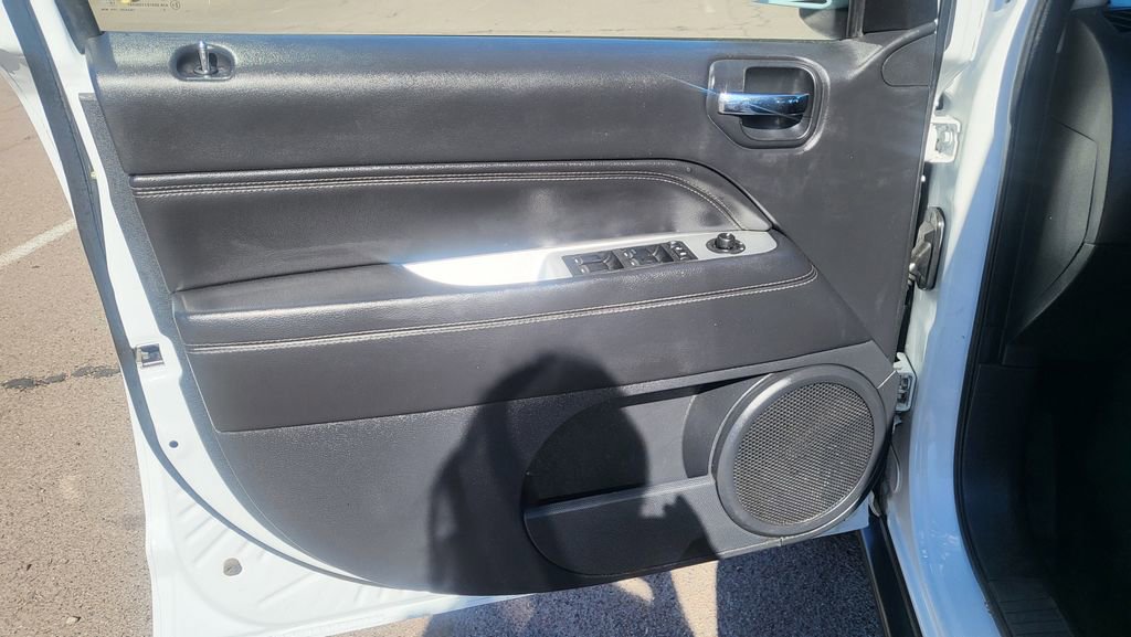 Used 2016 Jeep Compass Latitude image 22