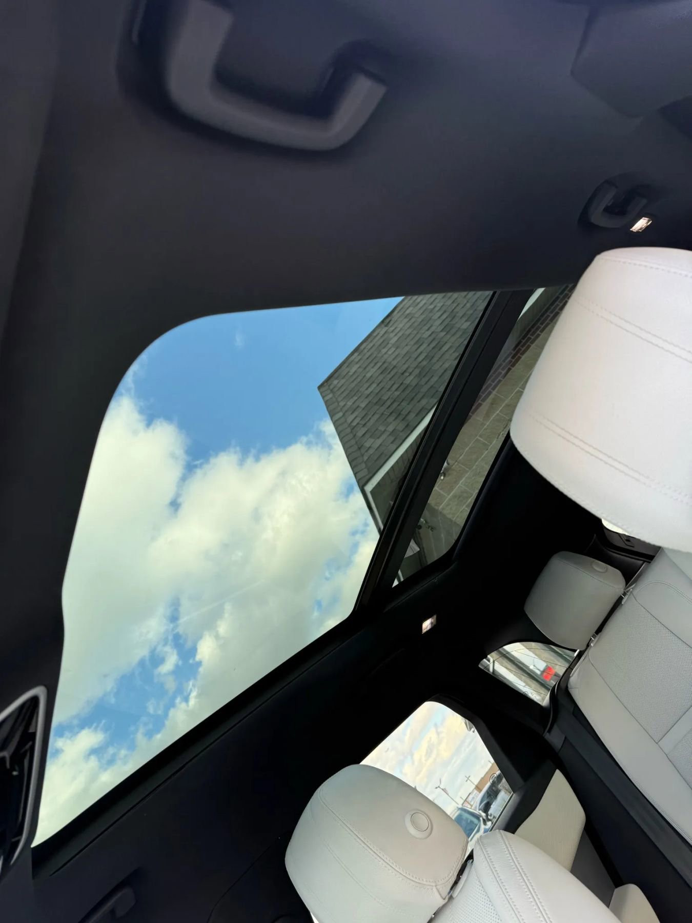 Used 2020 Land Rover Range Rover Velar R-Dynamic S image 22