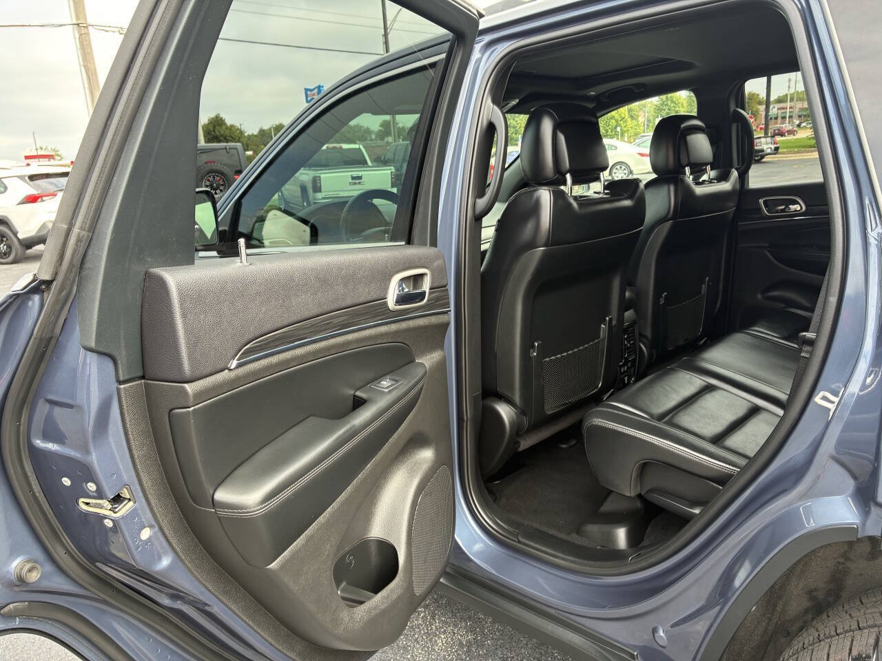 Used 2019 Jeep Grand Cherokee Limited AWD/4WD image 17