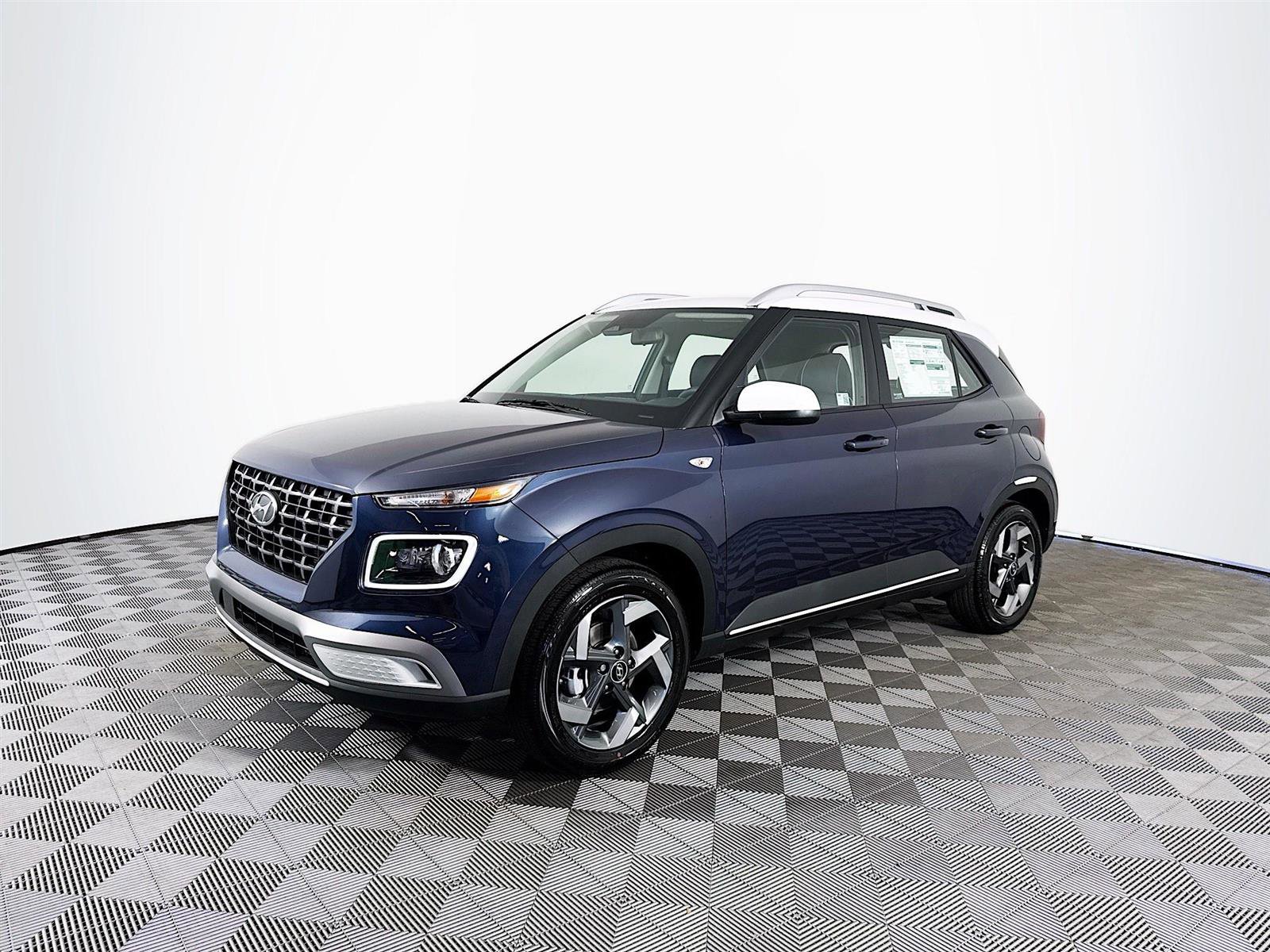 New 2025 Hyundai Venue Limited image 3