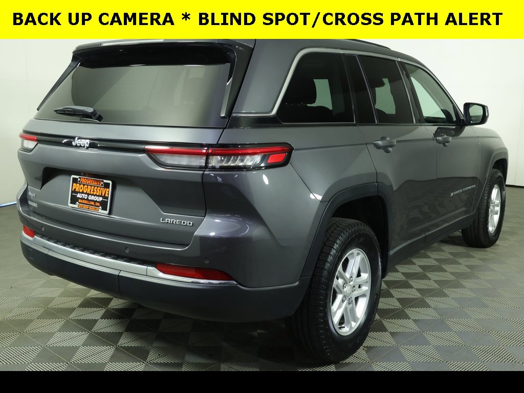 Used 2023 Jeep Grand Cherokee Laredo image 12