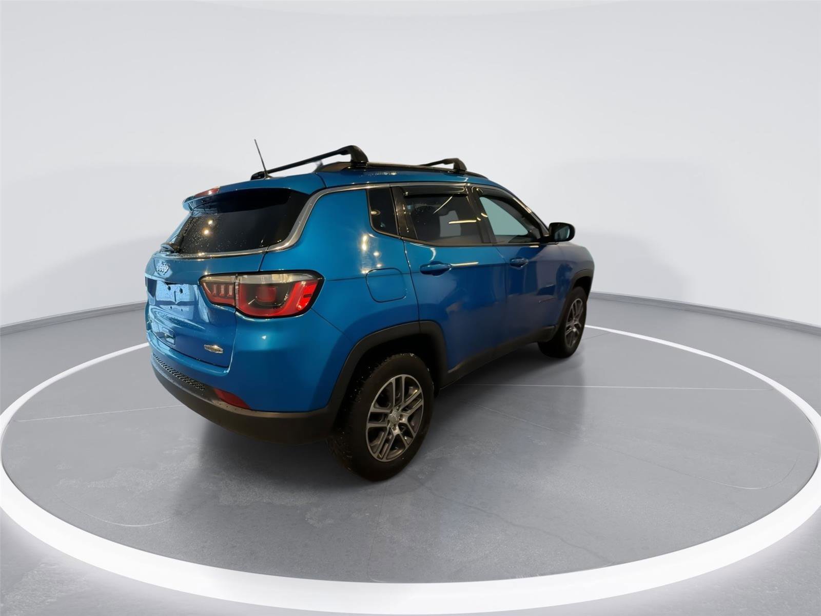 Used 2018 Jeep Compass Latitude w/ Popular Equipment Group image 8