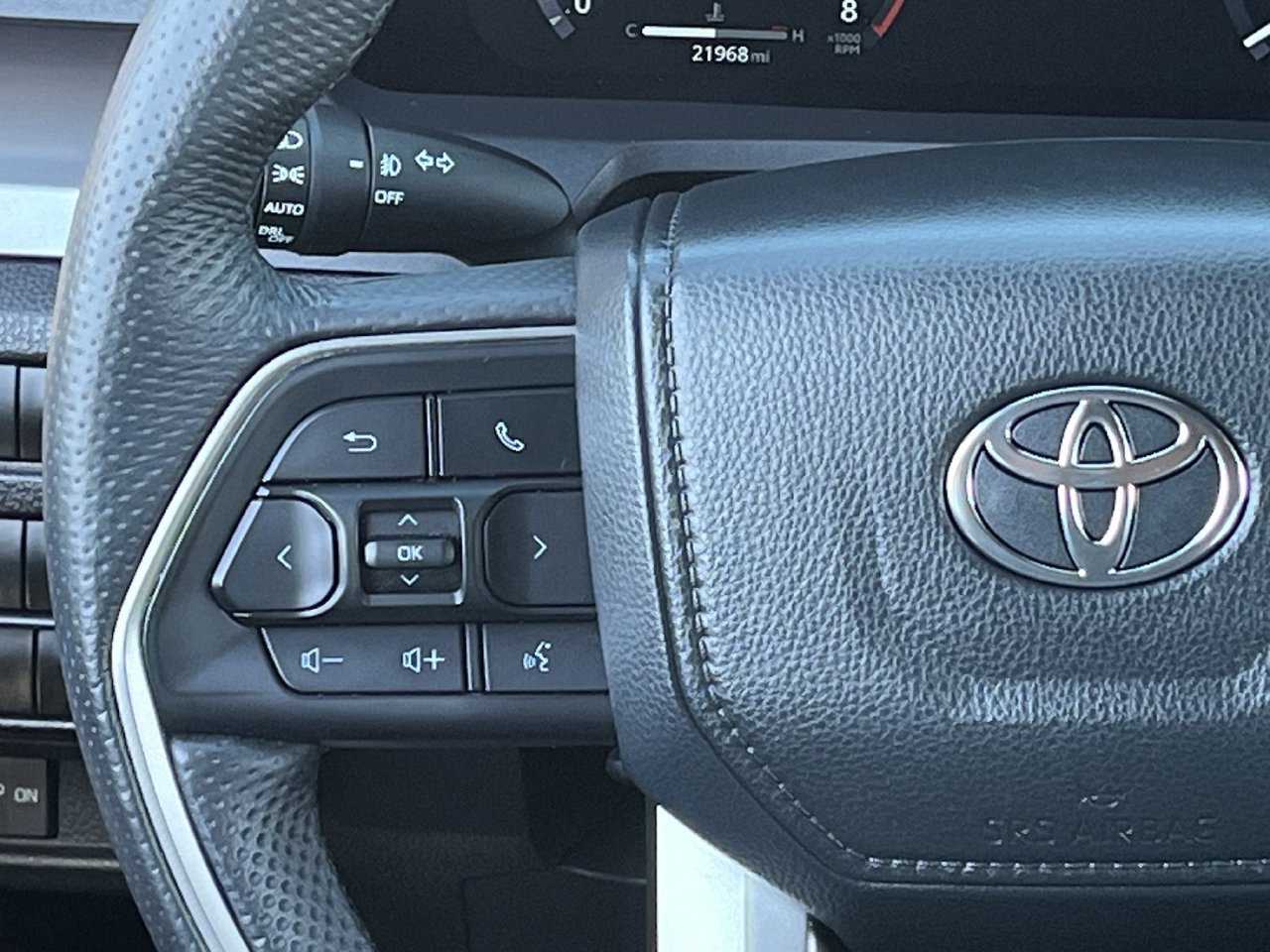 Used 2024 Toyota Tacoma TRD Sport AWD/4WD image 12