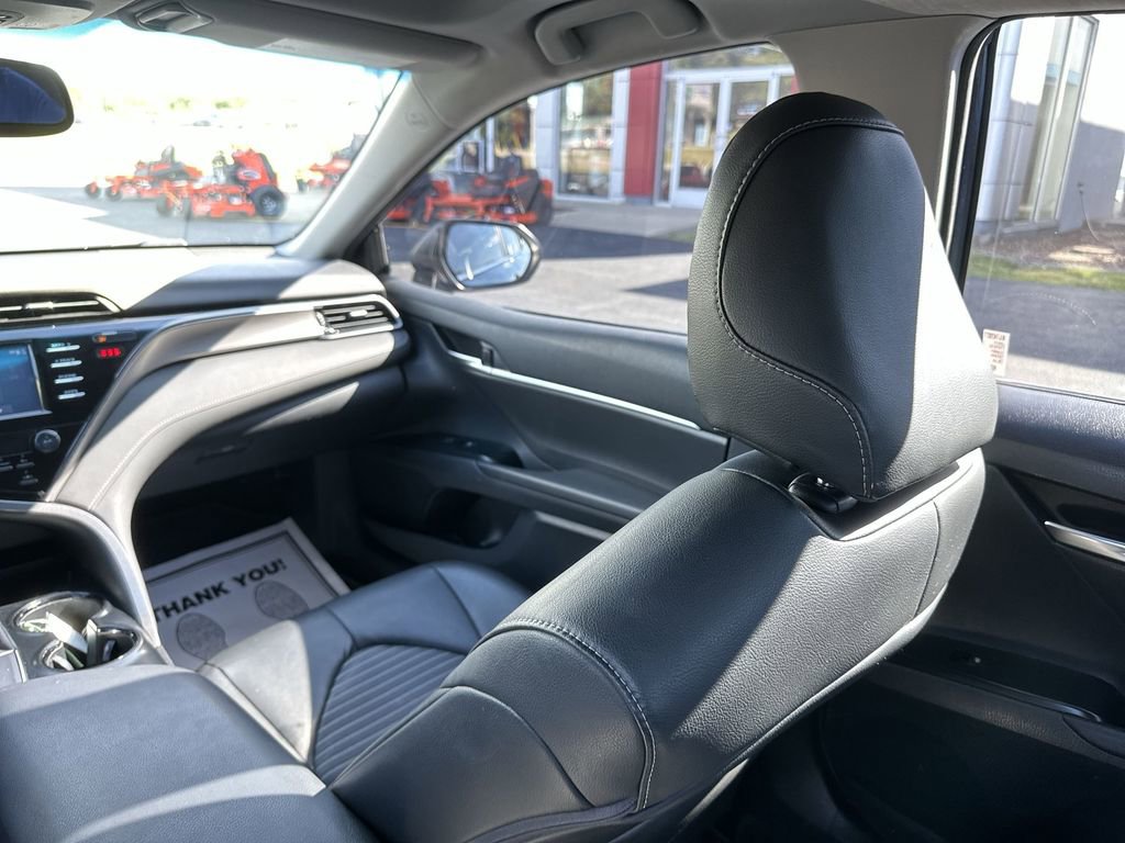 Used 2019 Toyota Camry SE w/ Convenience Package FWD image 11