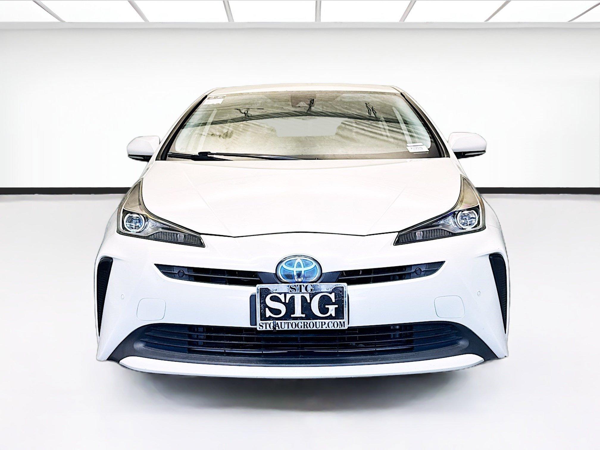 Used 2020 Toyota Prius LE FWD image 2
