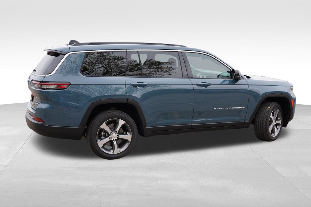 Used 2026 Jeep Grand Cherokee L Limited w/ Trailer Tow Package AWD/4WD image 4