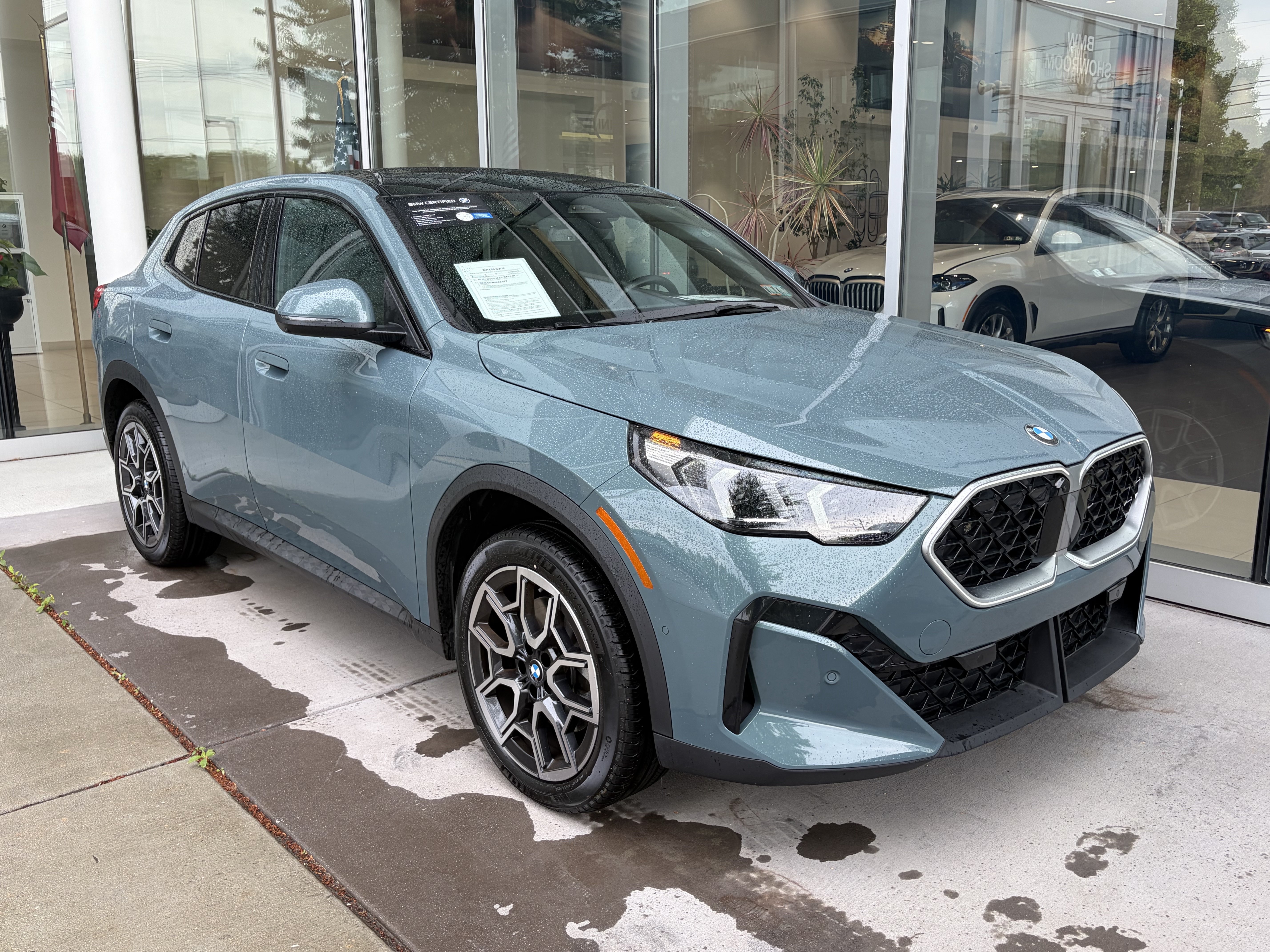 Certified 2025 BMW X2 xDrive28i AWD/4WD image 2