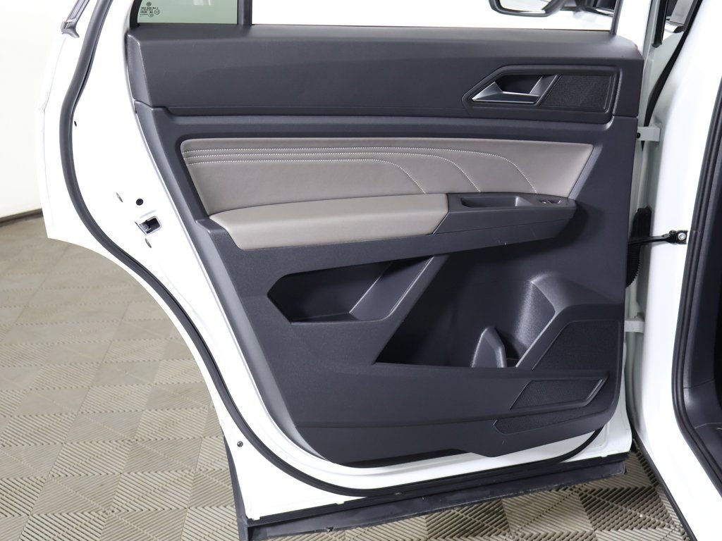 Used 2023 Volkswagen Atlas Cross Sport SE w/ Panoramic Sunroof Package image 25