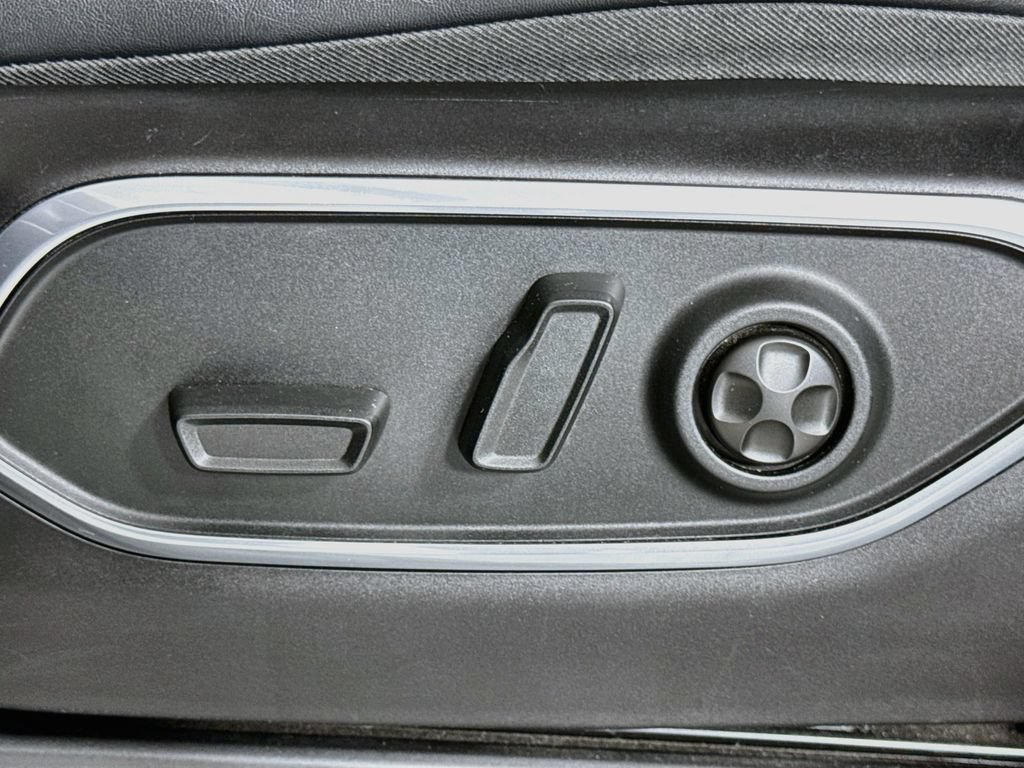 Used 2024 Jeep Wagoneer L Series II RWD image 14