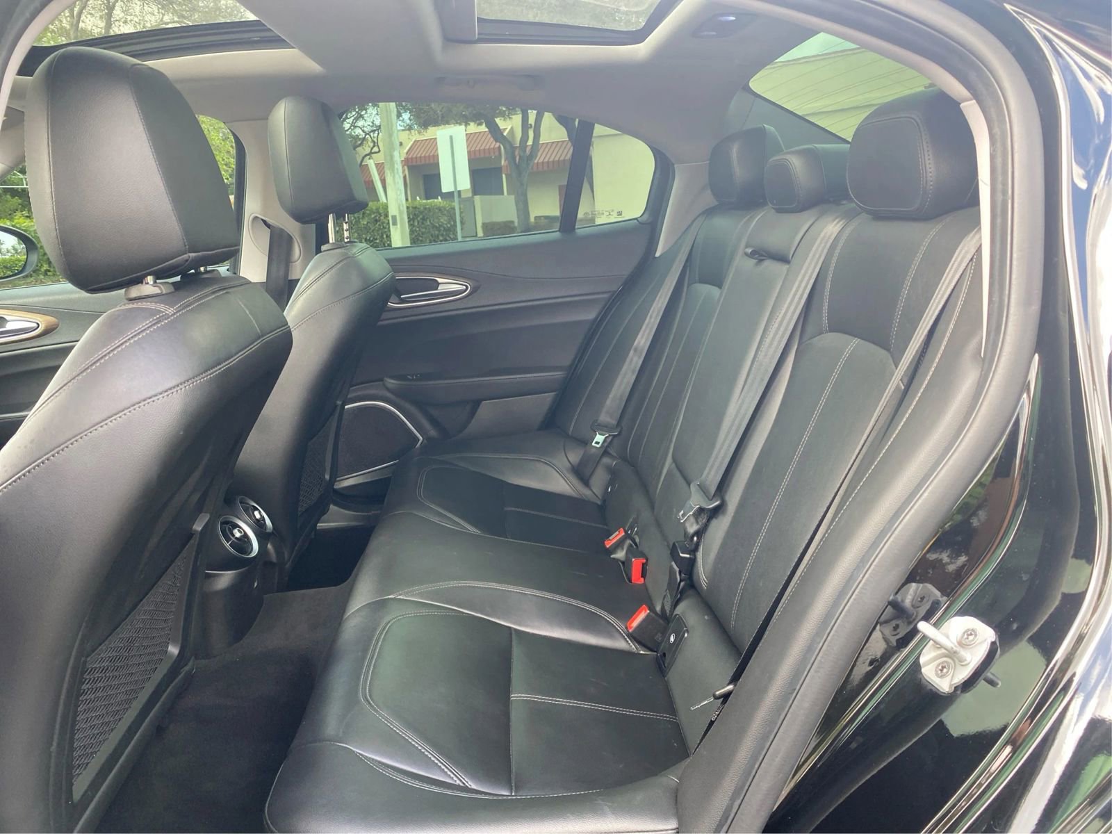 Used 2018 Alfa Romeo Giulia Ti RWD image 10