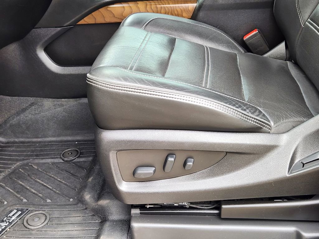 Used 2020 GMC Yukon XL Denali w/ Denali Premium Package image 8