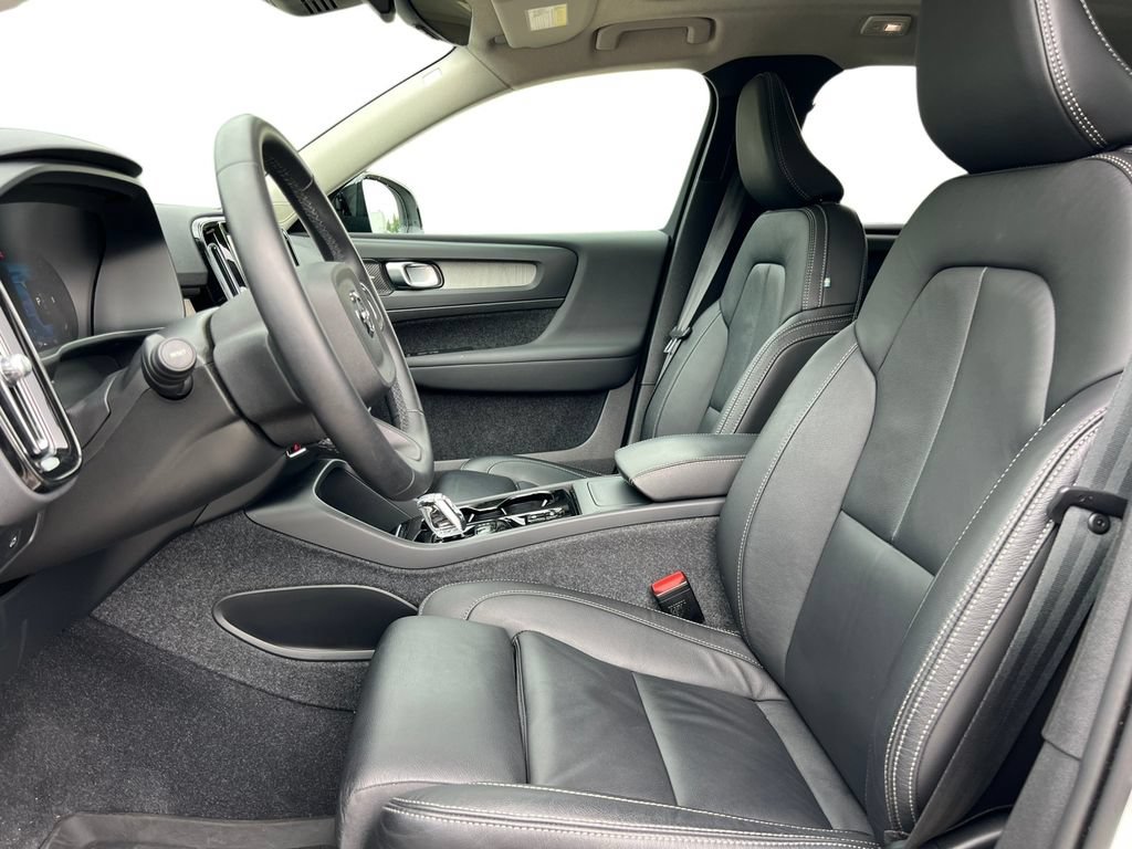 Used 2023 Volvo XC40 B5 Ultimate w/ Protection Package Premier AWD/4WD image 6