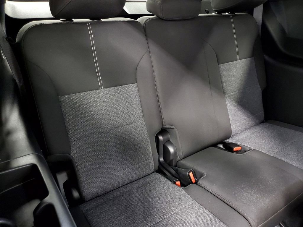 Used 2025 GMC Acadia Elevation image 21