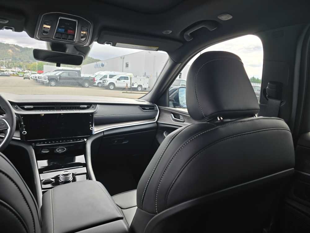 New 2026 Jeep Grand Cherokee Limited AWD/4WD image 14