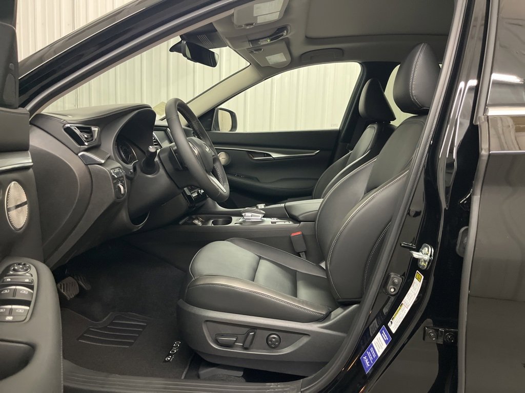 Certified 2025 INFINITI QX50 Luxe image 10
