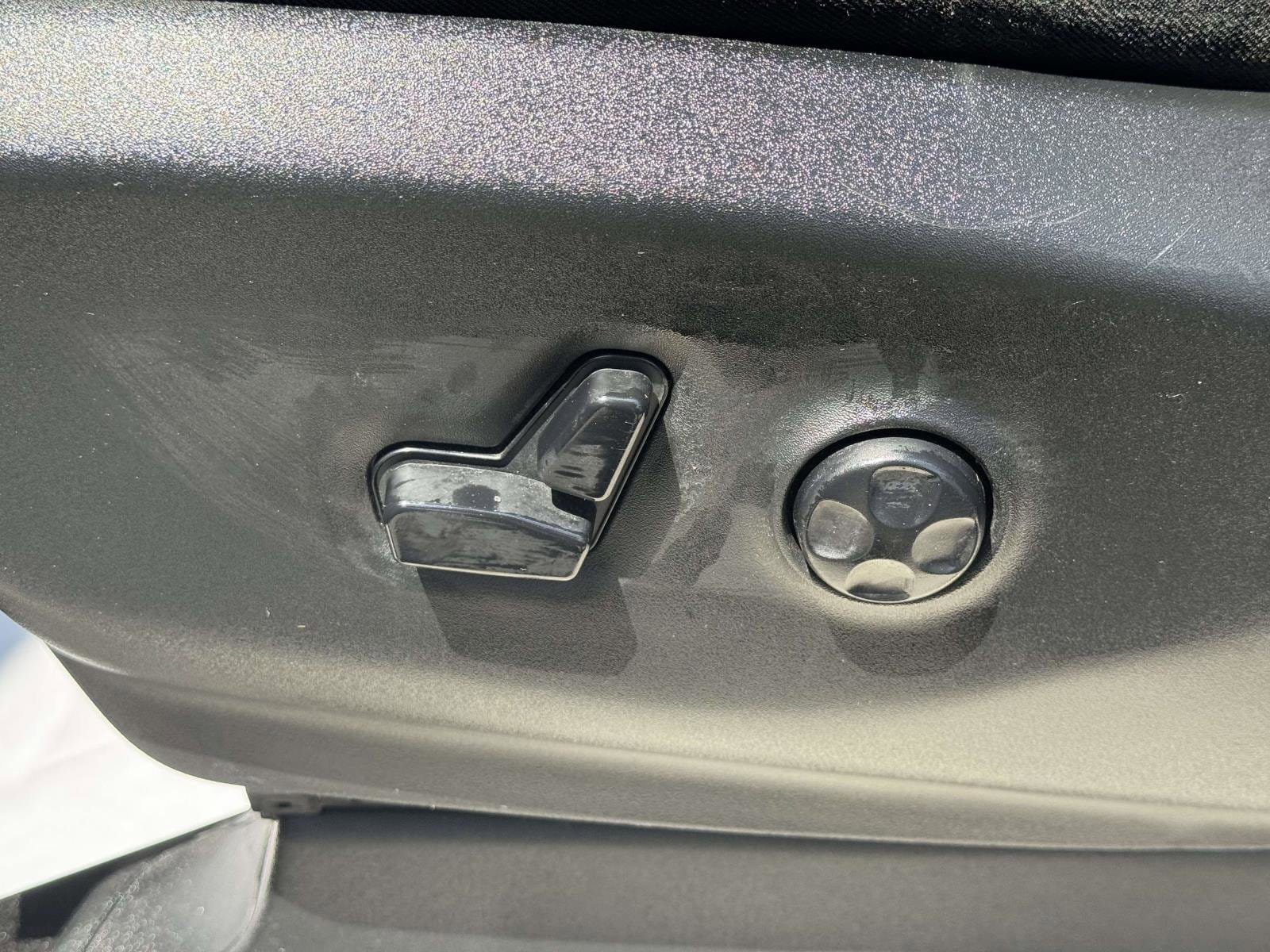 Used 2019 Chrysler Pacifica Touring-L FWD image 18